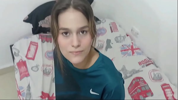 Encuentro a mi hermanastra con mi ropa interior, se la Quite y le follo el coño HISTORIA COMPLETA