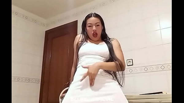 HORNY COLOMBIAN WITH HER BIG SQUIRT OF CUM