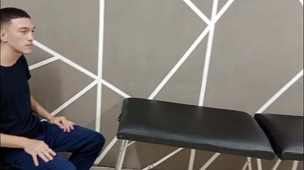 La hermanastra quería un masaje pero su hermanastro la usa para tener sexo HISTORIA COMPLETA